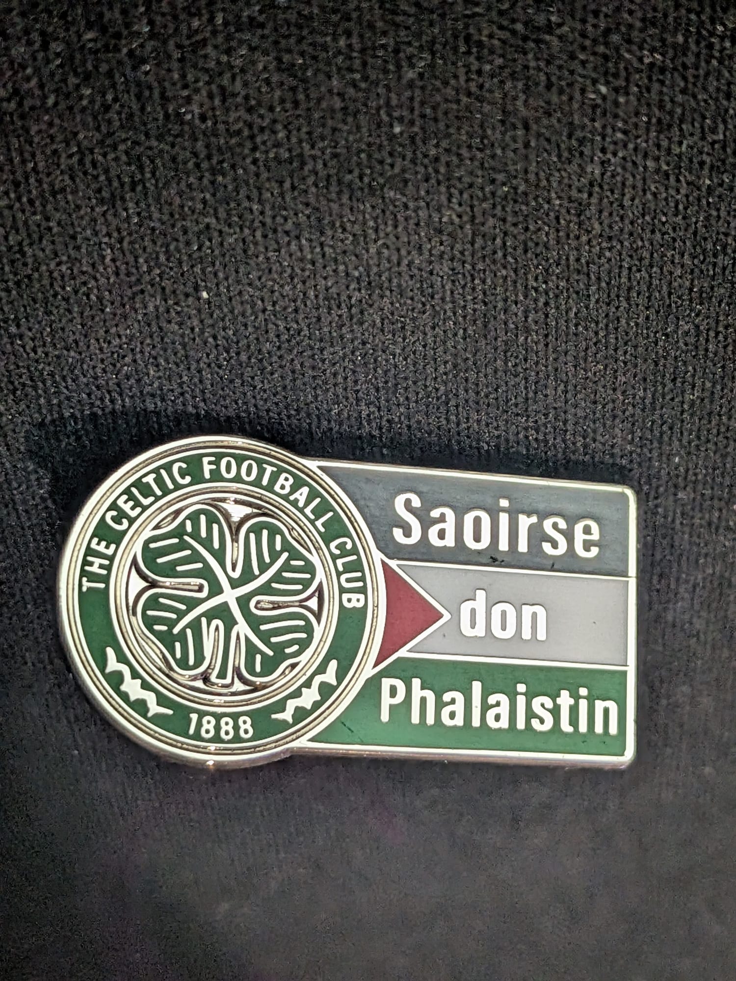 Celtic FC Solidarity Badge – Saoirse don Phalaistín (Freedom for Palestine in Irish)